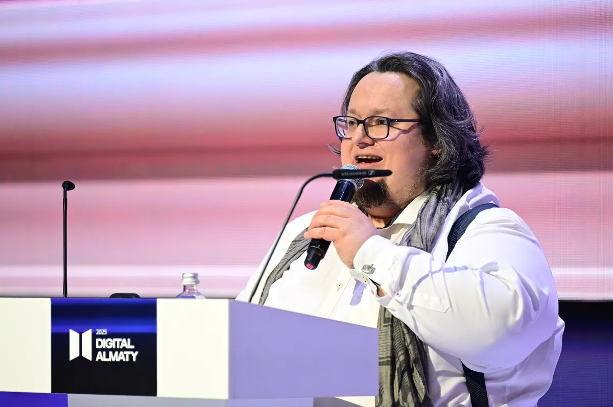 Евгений Питолин на сцене Digital Almaty
